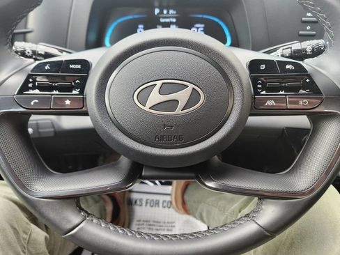 Used 2025 Hyundai Elantra Sport FWD image 12
