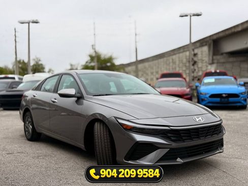 Used 2024 Hyundai Elantra SEL FWD image 10