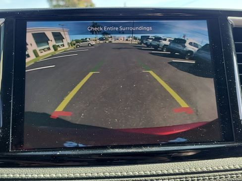 Used 2022 Chrysler Pacifica Touring-L image 22