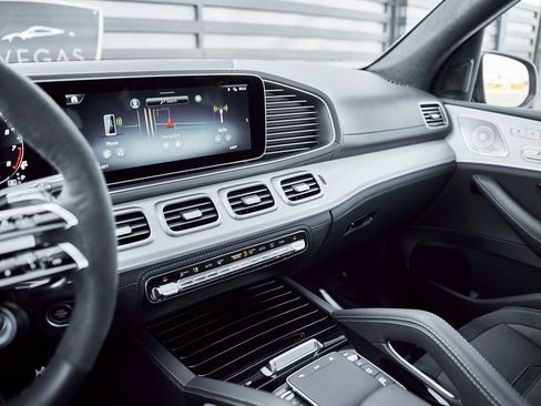 Used 2025 Mercedes-Benz GLS 63 AMG 4MATIC image 68