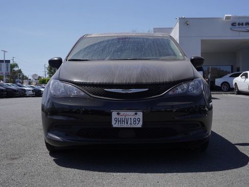 Used 2023 Chrysler Voyager LX image 10