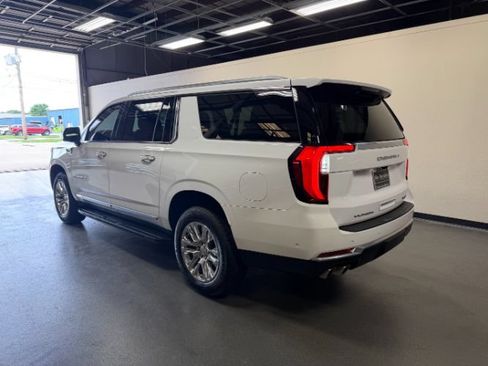 Used 2025 GMC Yukon XL Denali AWD/4WD image 2