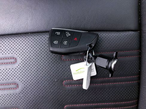 Used 2025 GMC Sierra 1500 AT4X image 32