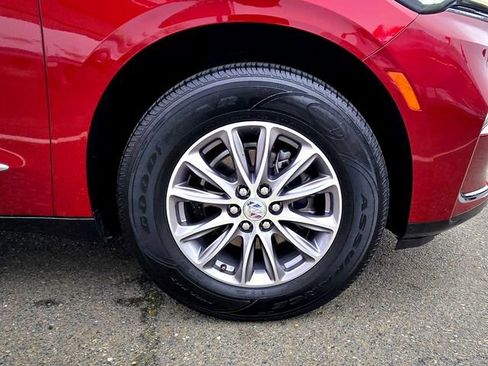 Used 2024 Buick Enclave Premium image 38