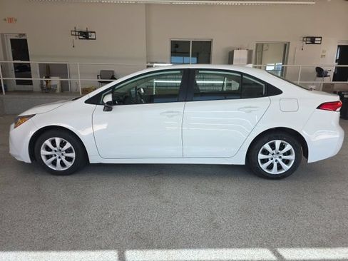Used 2025 Toyota Corolla LE FWD image 1