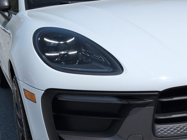 Used 2023 Porsche Macan Turbo AWD/4WD image 11