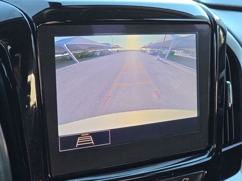 Used 2021 Chevrolet Traverse LT FWD image 25