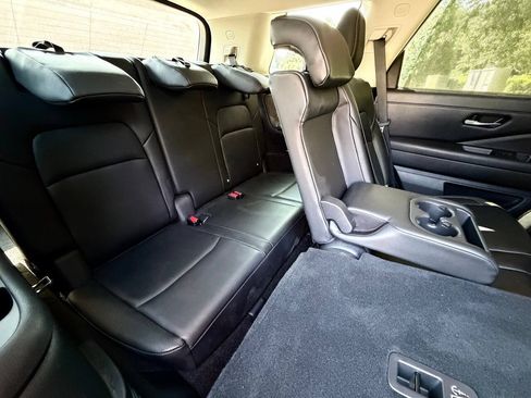 Used 2022 Nissan Pathfinder SL FWD image 52