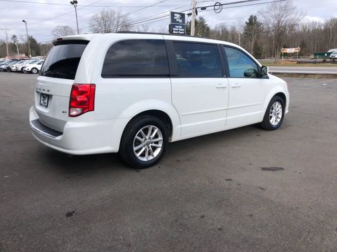 Used 2014 Dodge Grand Caravan SXT w/ UConnect Hands-Free Group FWD image 5