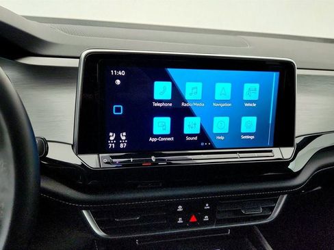 Used 2025 Volkswagen Atlas Cross Sport SE image 16