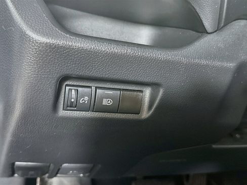 Certified 2021 Toyota RAV4 LE AWD/4WD image 10