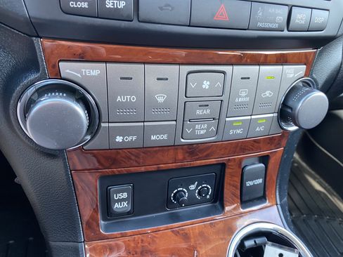 Used 2012 Toyota Highlander Limited w/ Tow Pkg AWD/4WD image 33