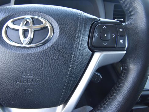 Used 2015 Toyota Sienna SE Premium FWD image 16