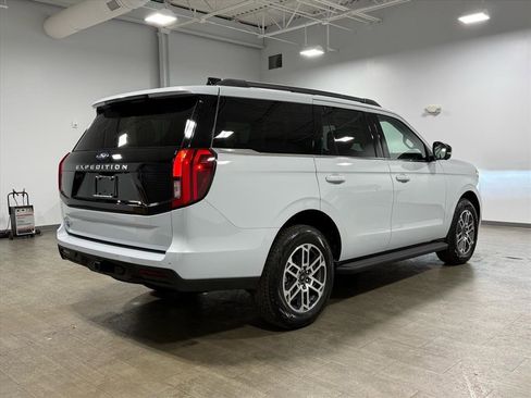 New 2026 Ford Expedition Active image 4