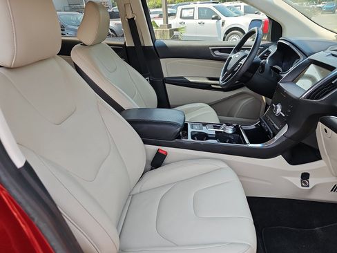 Used 2020 Ford Edge Titanium FWD image 10