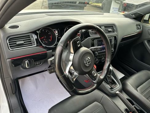 Used 2017 Volkswagen Jetta GLI image 12