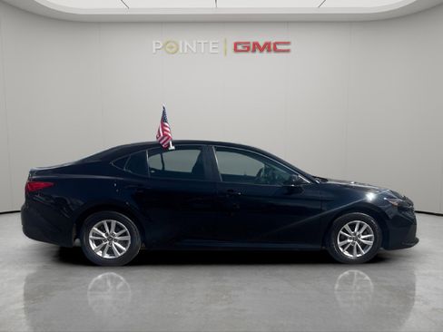 Used 2025 Toyota Camry LE image 2