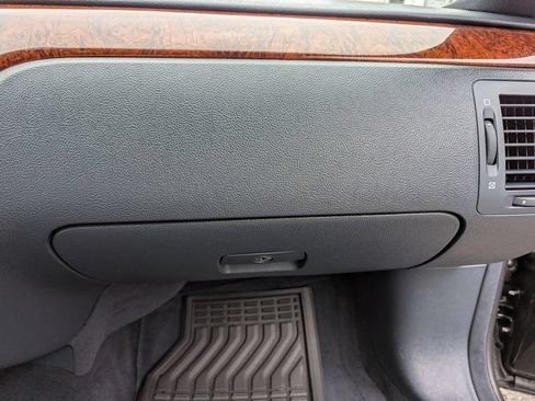 Used 2007 Cadillac DTS FWD image 26