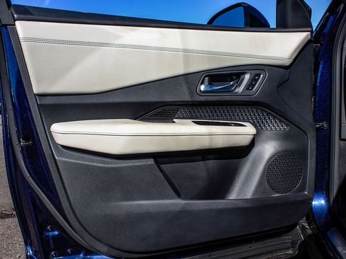 Used 2023 Nissan Ariya AWD image 8