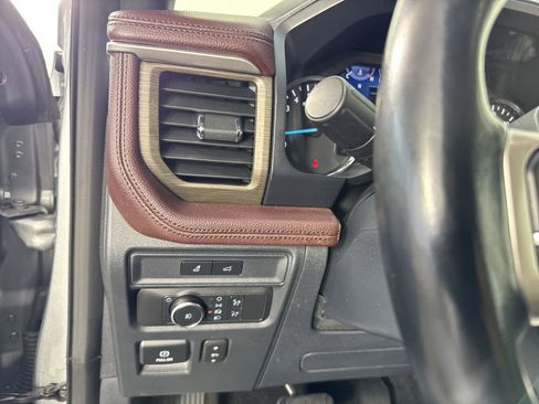 Used 2022 Ford Expedition Max Limited image 14