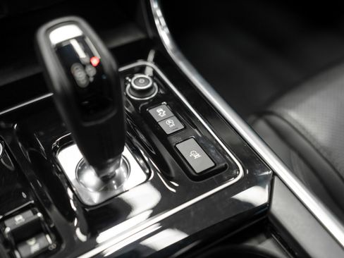 Used 2020 Jaguar XE S image 27