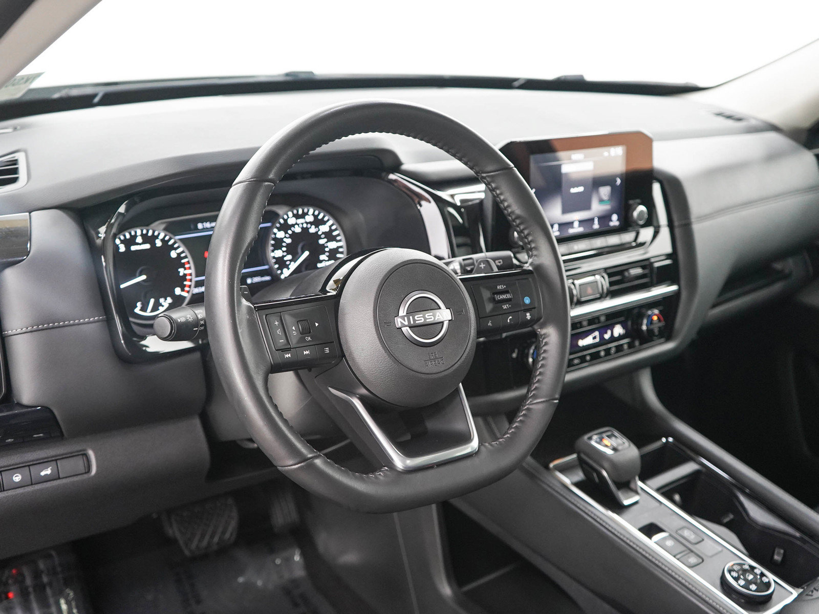 Used 2023 Nissan Pathfinder SV w/ SV Premium Package AWD/4WD image 22
