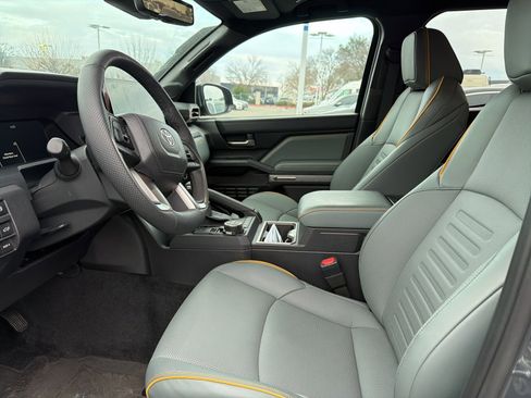 Used 2025 Toyota Tacoma Trailhunter image 5