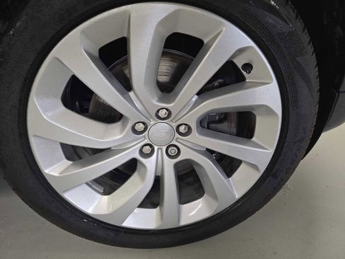 Used 2023 Land Rover Discovery Sport SE image 9