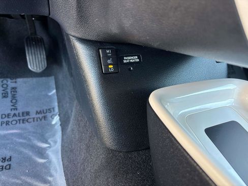 Used 2017 Toyota Prius Prime Premium image 26