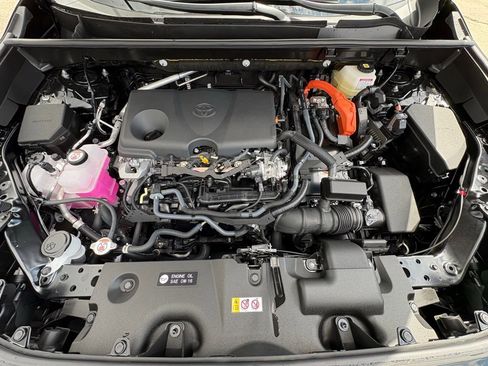 Used 2025 Toyota RAV4 LE image 38