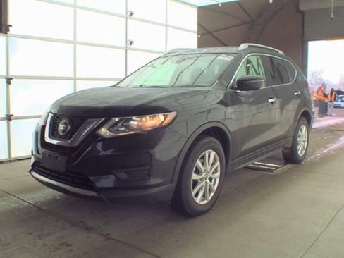 Used 2019 Nissan Rogue SV image 1