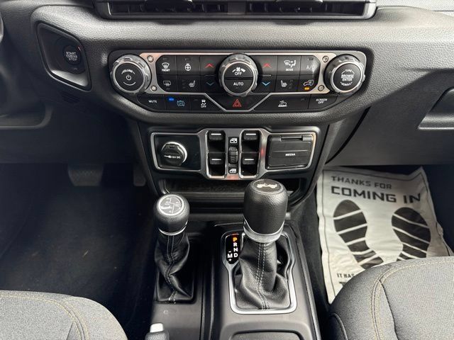 Used 2024 Jeep Wrangler Unlimited w/ Convenience Group AWD/4WD image 16