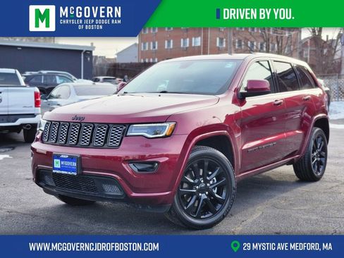 Used 2022 Jeep Grand Cherokee Laredo X image 1