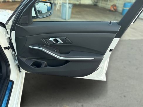 New 2026 BMW 330i Sedan w/ Premium Package image 27