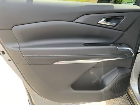 Used 2025 Chevrolet Traverse LT FWD image 42