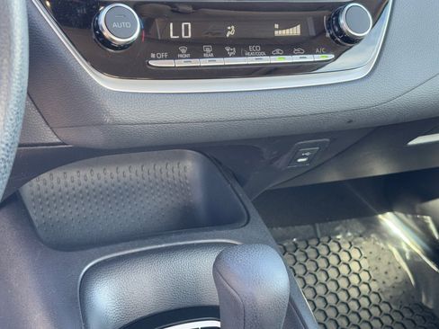 Used 2025 Toyota Corolla LE image 24