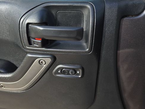 Used 2018 Jeep Wrangler Unlimited Sport S AWD/4WD image 28