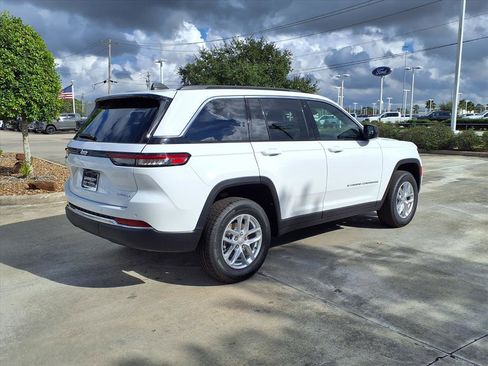 New 2025 Jeep Grand Cherokee Laredo X image 4