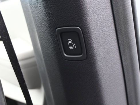 Used 2024 Kia Carnival LX FWD image 40