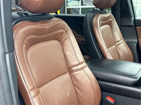 Used 2022 Lincoln Aviator Reserve w/ Equipment Group 201A image 11