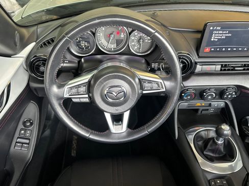 Used 2018 MAZDA MX-5 Miata Club w/ Appearance Package RWD image 14