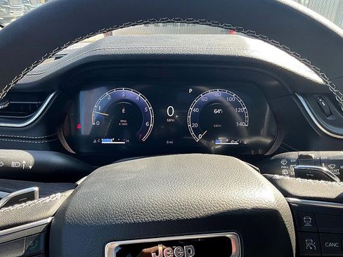 New 2025 Jeep Grand Cherokee Limited image 18