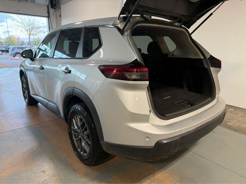 Used 2024 Nissan Rogue S AWD/4WD image 4