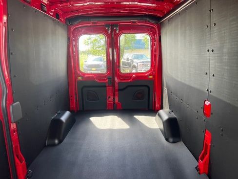 New 2026 Ford Transit 250 148 Medium Roof w/ Load Area Protection Package RWD image 8