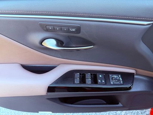 Certified 2024 Lexus ES 350 w/ Premium Package FWD image 17