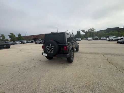 Used 2025 Jeep Wrangler Unlimited Sahara AWD/4WD image 12