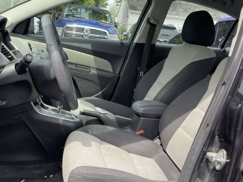 Used 2016 Chevrolet Cruze LS FWD image 2