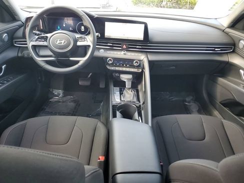 Used 2025 Hyundai Elantra SEL FWD image 23