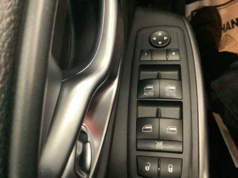 Used 2019 Jeep Cherokee Limited image 14