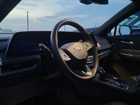 Used 2024 Cadillac XT4 Premium Luxury FWD image 9
